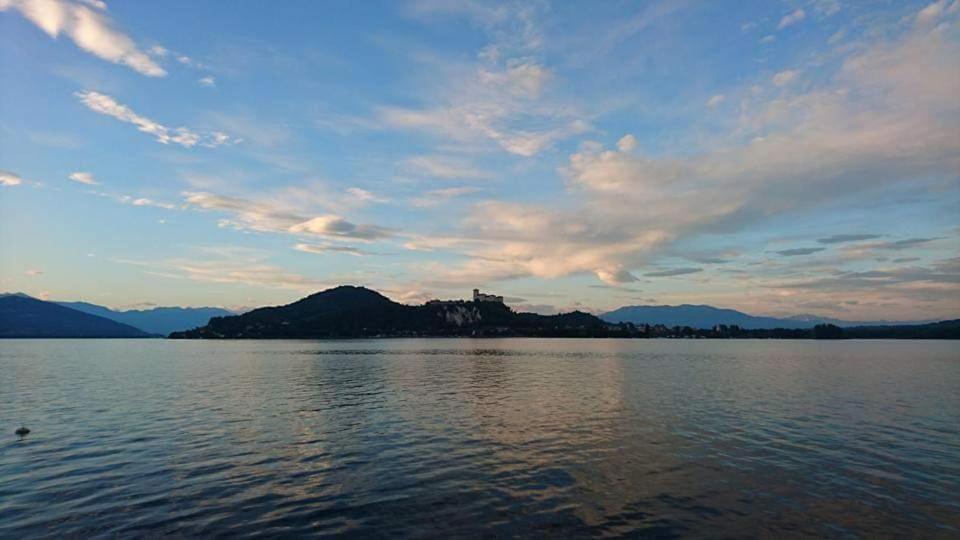 Piccola Perla sul Lago Maggiore Arona Esterno foto